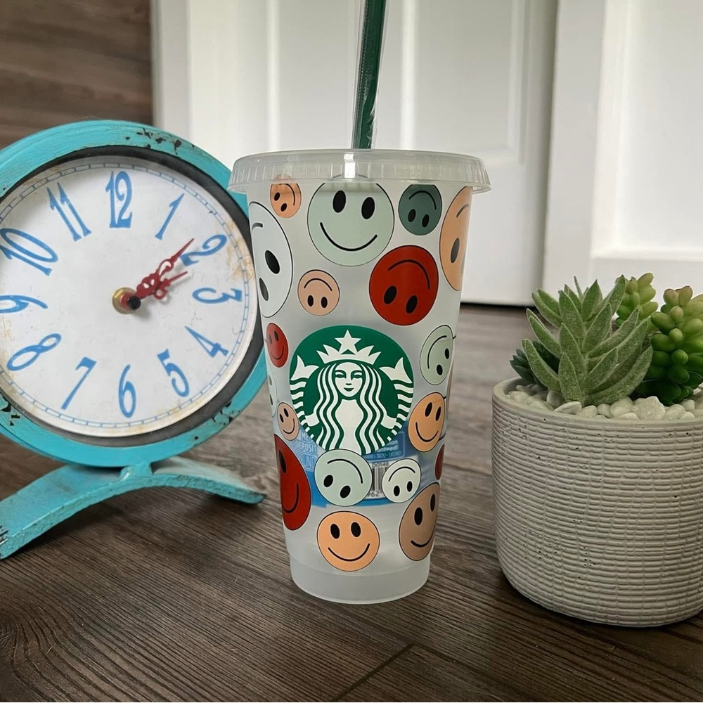 New Starbucks smiley face reusable cold cup 24oz